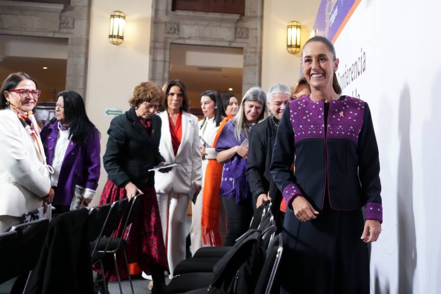 Diputados reciben iniciativa de Sheinbaum para regular ascensos en la Armada de M&eacute;xico