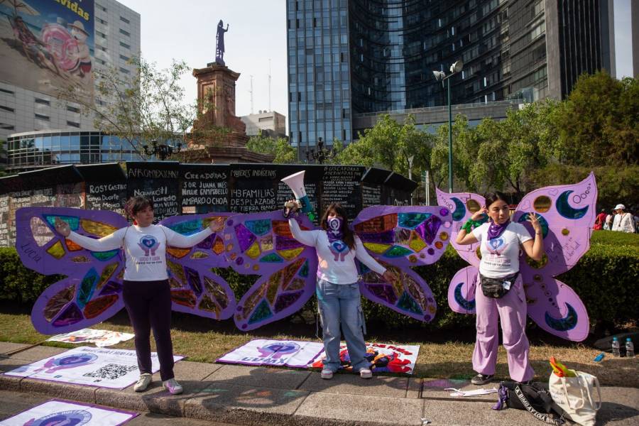 Mujeres marchan hacia el Z&oacute;calo en el 25N para demandar justicia y acciones contra la violencia de g&eacute;nero