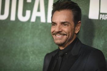 Redes critican a Eugenio Derbez por actitud “festiva” tras la muerte de la madre de Aislinn