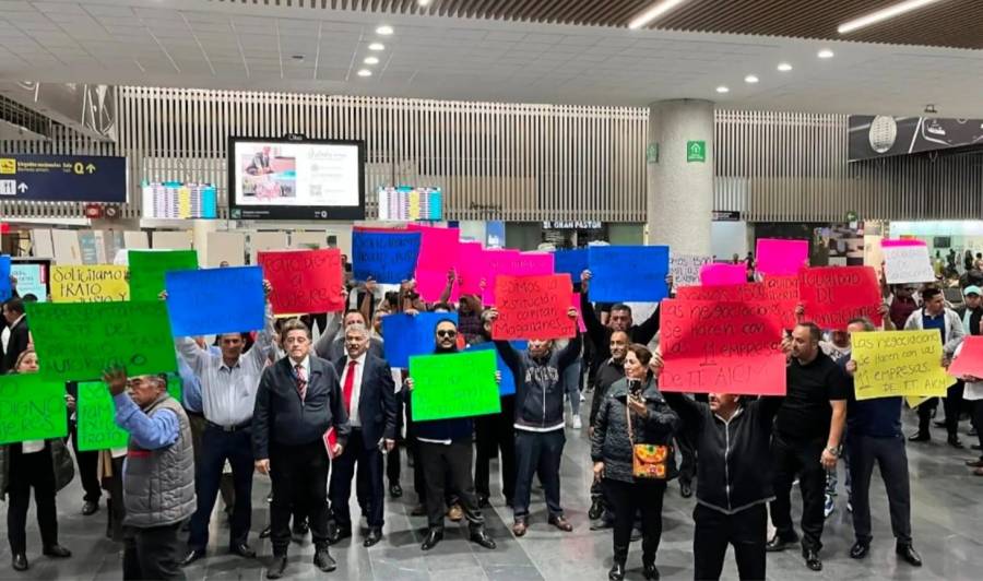 Realizan protesta contra l&iacute;der de taxistas por fraude por 300 millones de pesos contra agremiados y el AICM
