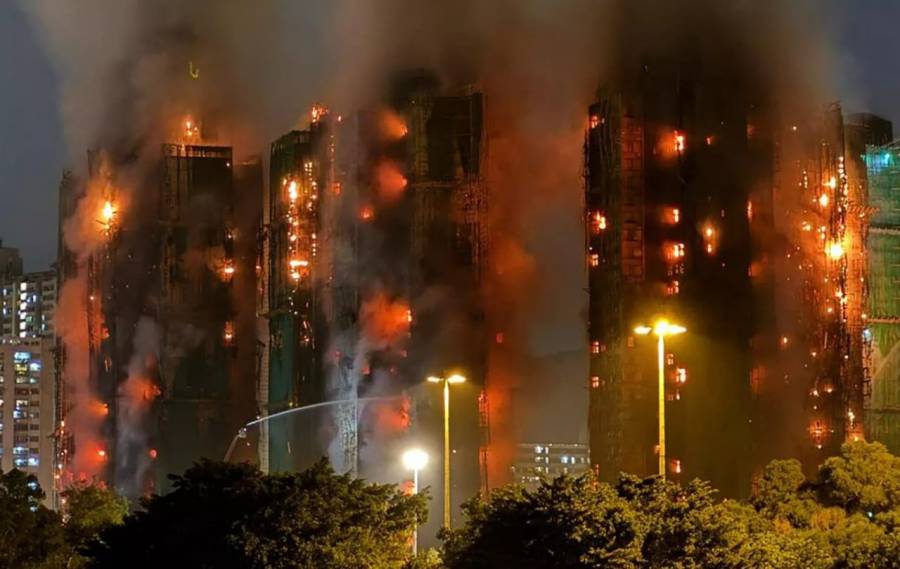 Incendio en complejo residencial de Hong Kong deja 13 muertos y miles de desplazados
