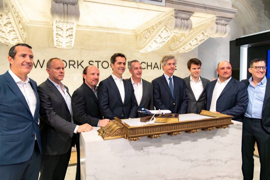Aerom&eacute;xico celebra toque de campana en Wall Street tras su incorporaci&oacute;n a la Bolsa de Nueva York