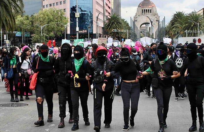 Presidenta exige investigar origen de la violencia atribuida a la Marea Rosa