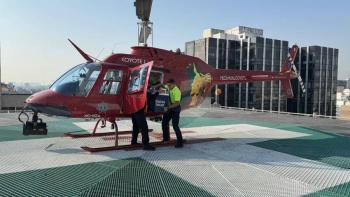 Polic&iacute;as de Nezahualc&oacute;yotl trasladan h&iacute;gado y dos ri&ntilde;ones para trasplante en helic&oacute;ptero Coyote 1 .