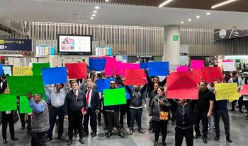 Realizan protesta contra l&iacute;der de taxistas por fraude por 300 millones de pesos contra agremiados y el AICM