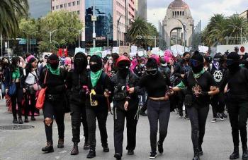Presidenta exige investigar origen de la violencia atribuida a la Marea Rosa