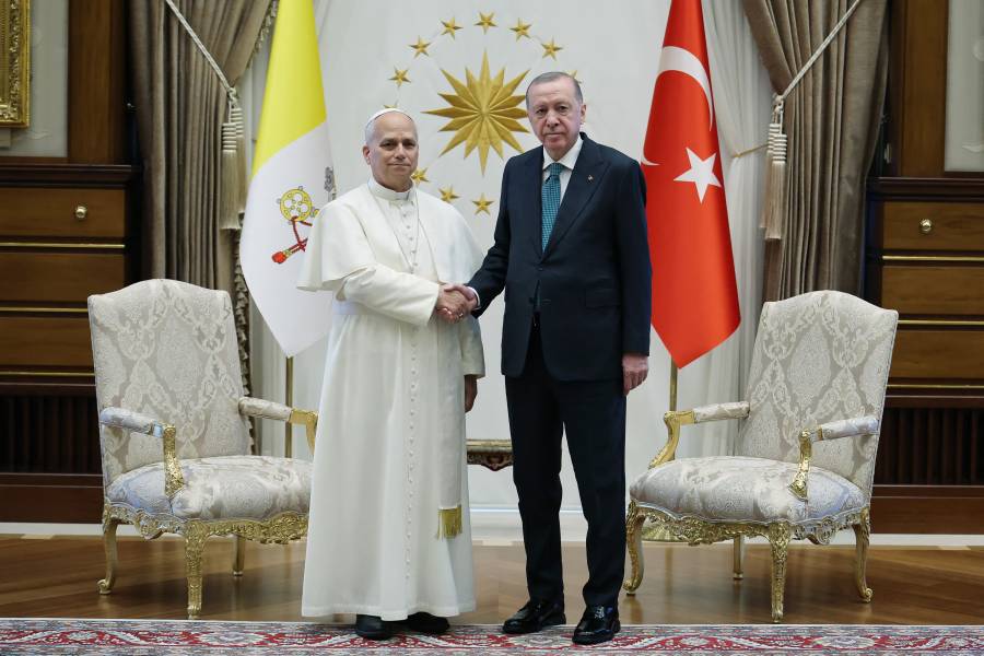 León XIV llega a Turquía en el primer viaje internacional de su papado