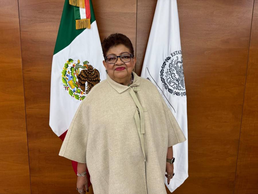 Ernestina Godoy promete servir con &eacute;tica y justicia al asumir despacho de la FGR