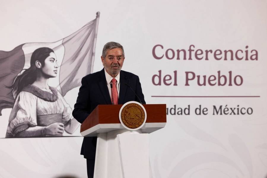 Canciller Juan Ram&oacute;n de la Fuente pide licencia temporal tras cirug&iacute;a