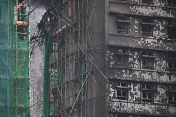 Aumenta a 94 la cifra de muertos por incendio en Hong Kong
