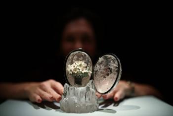 Subastan huevo de Faberg&eacute; valorado en 25 millones de d&oacute;lares en Londres