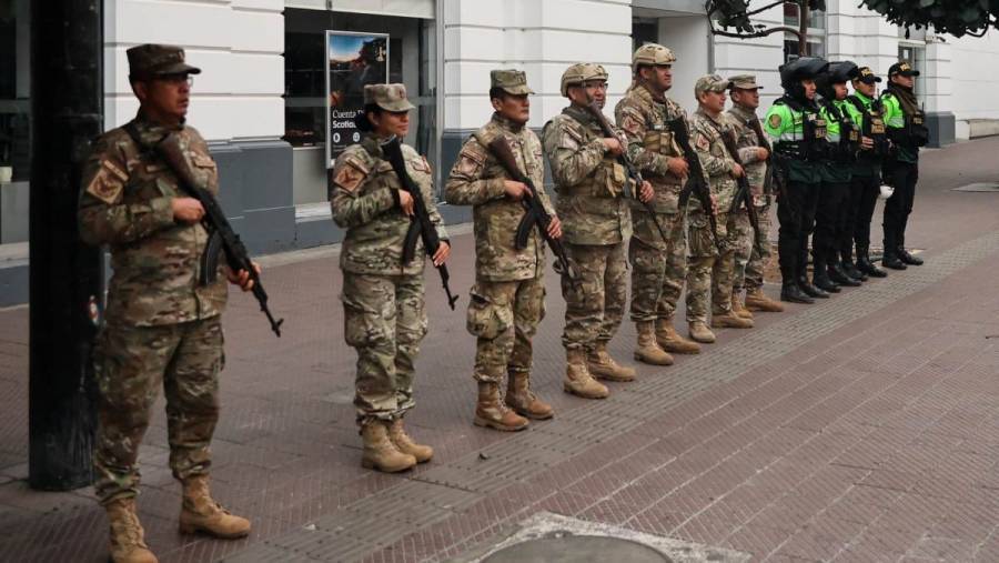 Perú declarará estado de emergencia en frontera con Chile tras bloqueo de migrantes y crisis migratoria