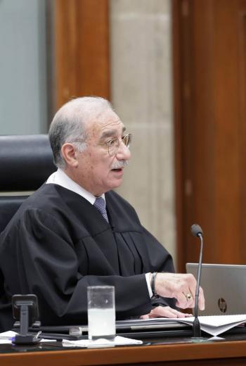 Pol&eacute;mica en la FIL Guadalajara por voto de P&eacute;rez Day&aacute;n que aval&oacute; reforma judicial