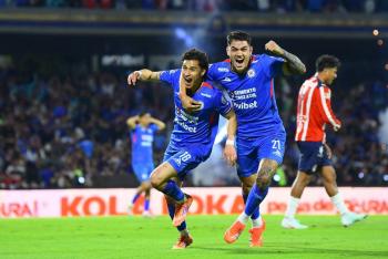 Cruz Azul avanza a semifinales tras superar a Chivas de Guadalajara