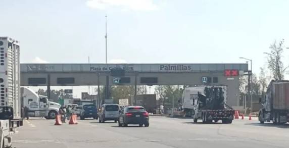 Caravana nacional de productores provoca caos vial en Quer&eacute;taro