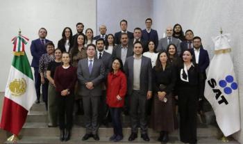 Recibe SAT a representantes de plataformas digitales