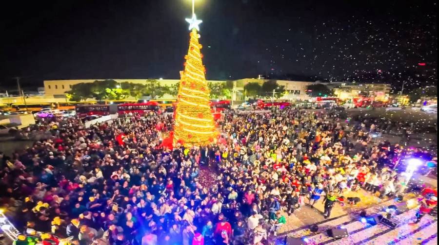Gustavo A. Madero inaugura Navidad con encendido de árbol monumental y primer circo gratuito