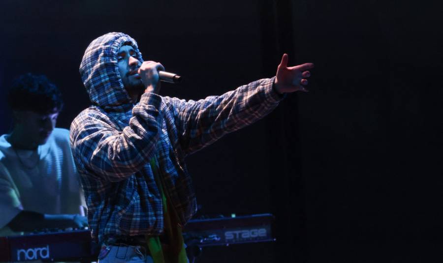 El show de Bad Bunny ajusta su escenario y provoca opiniones encontradas