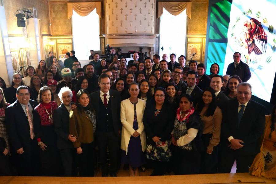 Claudia Sheinbaum se reúne con comunidad mexicana en Washington y reconoce retos migratorios