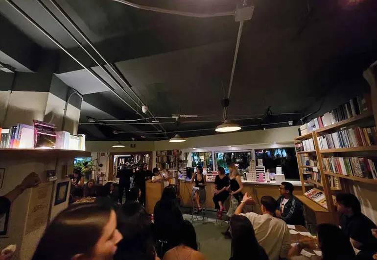 Club de lectura Service95 se estrena en CDMX con un evento al estilo nocturno