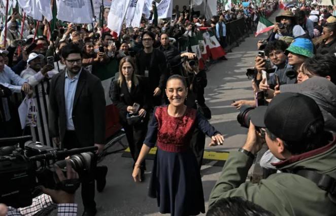 Sheinbaum celebra siete años de la 4T: “El pueblo es invencible”