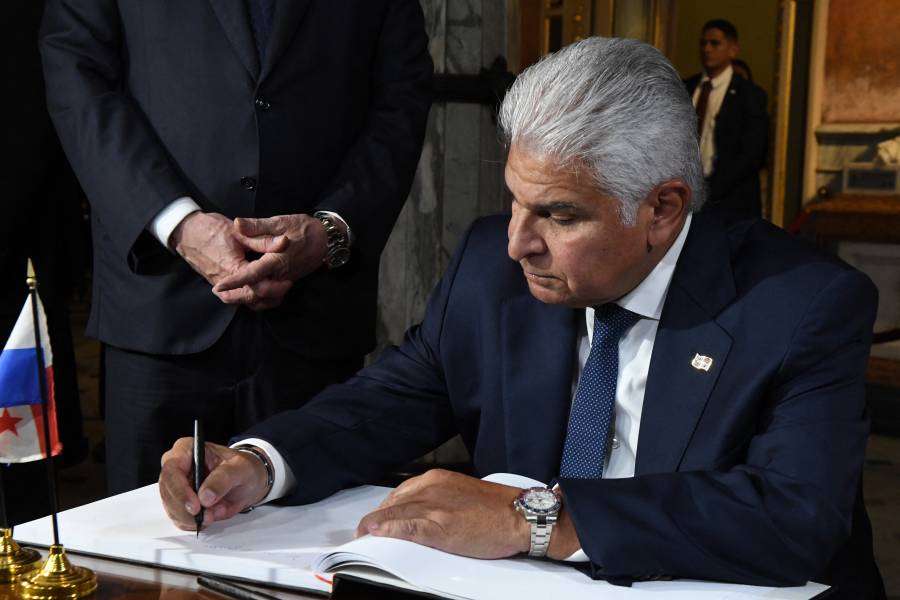 Mulino viaja a Oslo invitado por Machado para recibir Nobel de la Paz