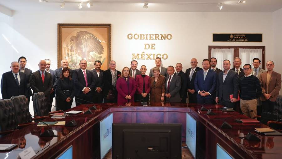 Se reúne Sheinbaum con empresas de carga del AIFA