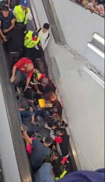 Usuarios caen de escaleras el&eacute;ctricas en la estaci&oacute;n Ciudad Deportiva de la L&iacute;nea 9 del Metro CDMX