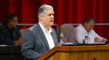 Condenan en Cuba a cadena perpetua a exministro de Econom&iacute;a