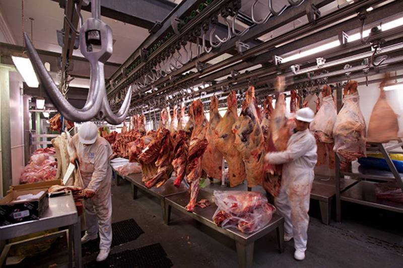 Prevén fuerte alza en precios de carne en 2026