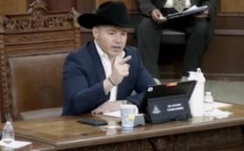 Diputado de Coahuila confronta en tribuna a funcionario estatal por presuntos insultos