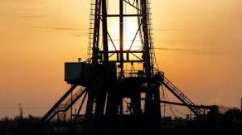 Precios del petr&oacute;leo caen en medio de temores de un super&aacute;vit