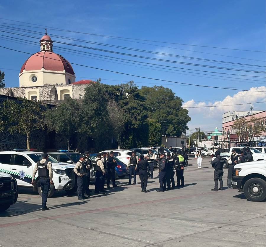 Impide Guardia Civil marcha de trabajadores despedidos de Tec&aacute;mac para exigir soluci&oacute;n; mientras alcaldesa celebra con Los Askis