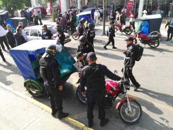 Remiten ocho mototaxis y siete operadores al Juez C&iacute;vico por obstrucci&oacute;n de la v&iacute;a p&uacute;blica en Iztapalapa