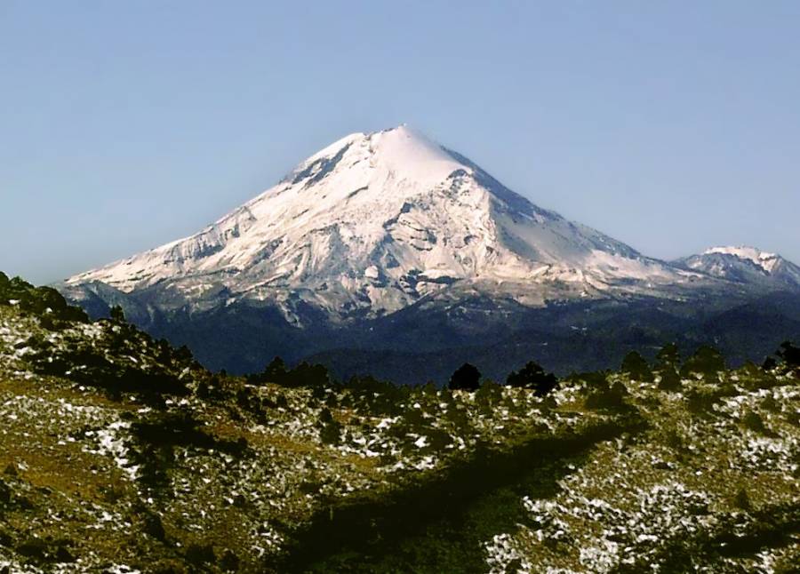 Rescatan a 18 alpinistas extraviados en el Pico de Orizaba