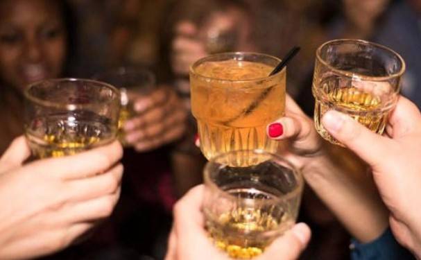 Estudios revelan la edad &oacute;ptima para dejar el alcohol y maximizar beneficios en la salud