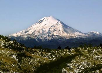 Rescatan a 18 alpinistas extraviados en el Pico de Orizaba