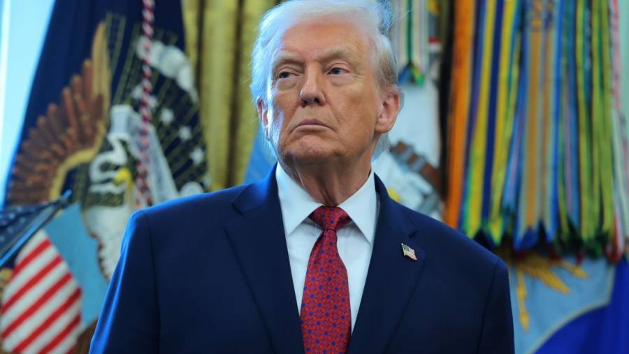 Trump ordena bloqueo total de buques petroleros en Venezuela