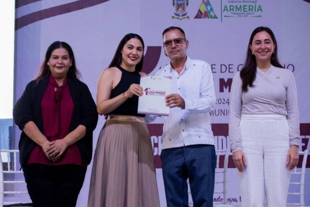 Gobernadora de Colima destaca coordinación para desarrollo de Armería durante primer informe municipal