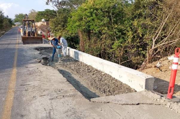 Gobierno de Colima rehabilita 12 tramos carreteros en Manzanillo para mejorar conectividad y seguridad