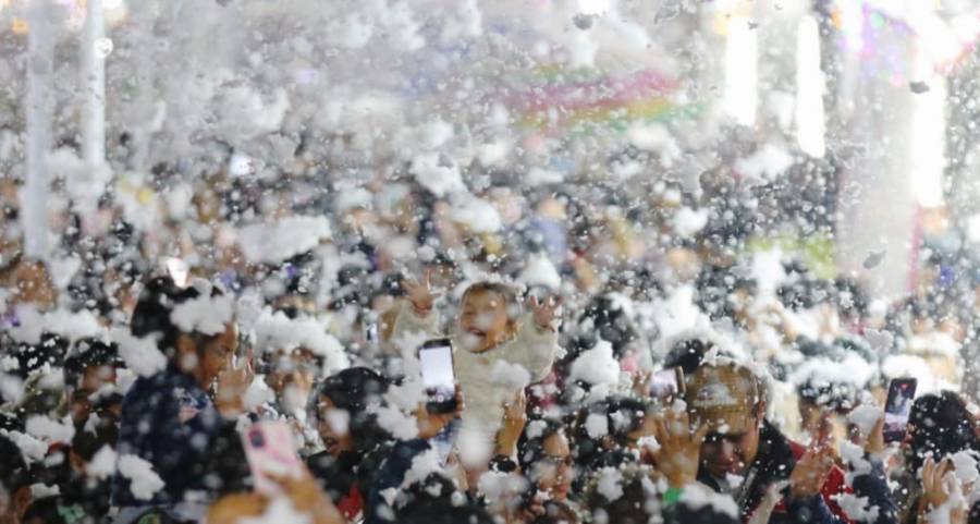 Ecatepec celebra la temporada decembrina con pista de hielo y espect&aacute;culo de nieve gratuitos