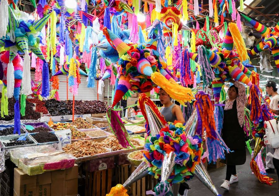 El alza de precios golpea la venta de piñatas navideñas en México