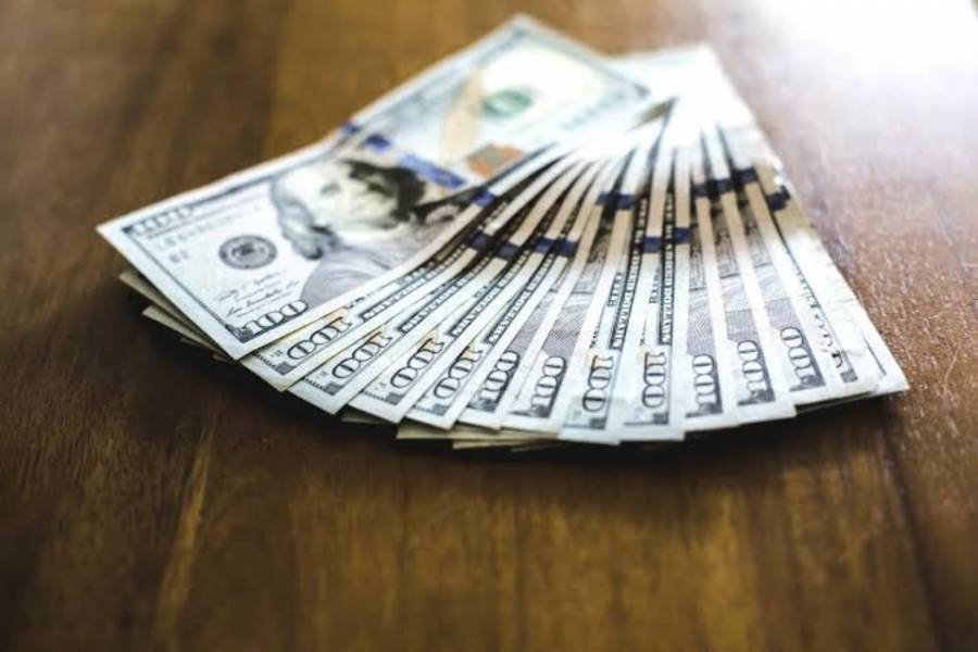 El peso inicia la jornada con ligera baja frente al dólar este 18 de diciembre