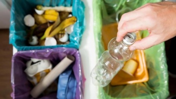 Errores comunes al separar residuos que afectan el reciclaje y c&oacute;mo evitarlos en casa