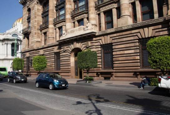 Banxico reduce tasa de inter&eacute;s tras se&ntilde;ales de debilidad econ&oacute;mica e inflaci&oacute;n resistente