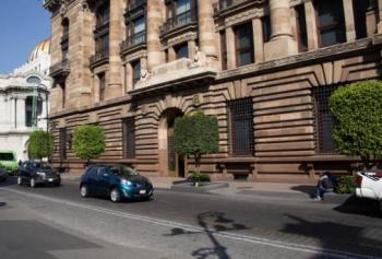 Banxico reduce tasa de inter&eacute;s tras se&ntilde;ales de debilidad econ&oacute;mica e inflaci&oacute;n resistente