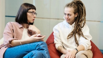 C&oacute;mo practicar la escucha activa para mejorar tus relaciones personales