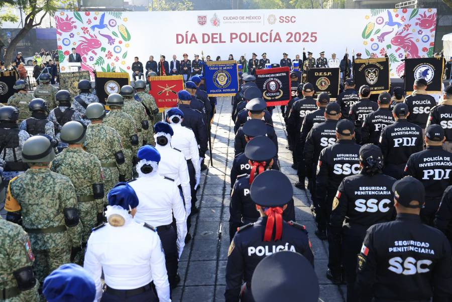 Clara Brugada encabeza desfile por el Día del Policía
