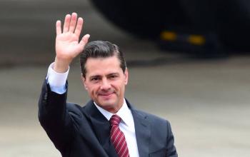 Enrique Pe&ntilde;a Nieto es visto en oficinas del SAT durante su visita a M&eacute;xico