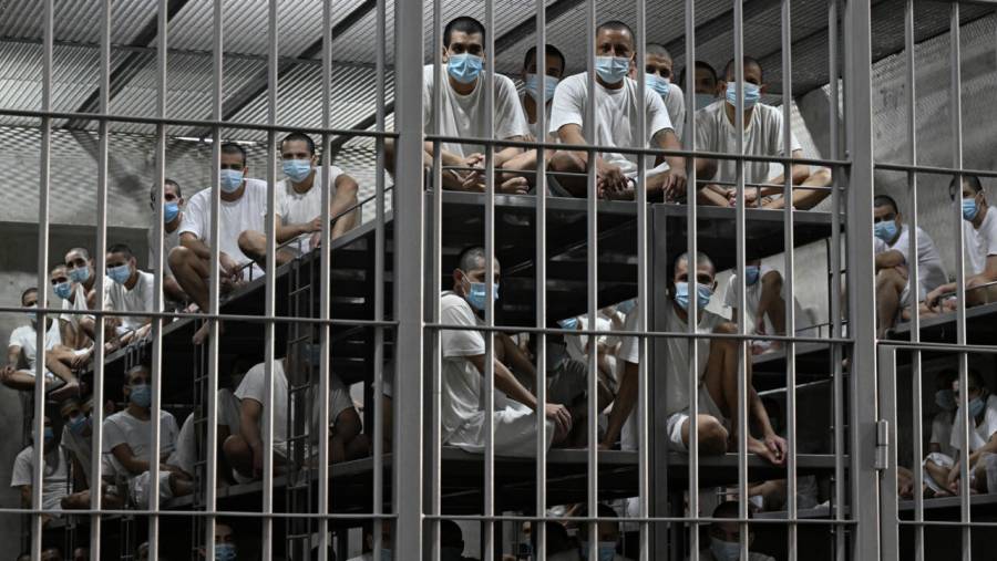 Condenan a pandilleros en El Salvador a penas de hasta mil a&ntilde;os de c&aacute;rcel